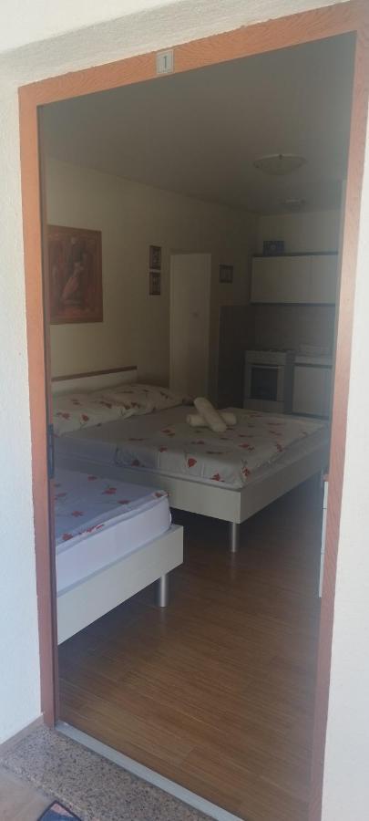Apartmani Am Крк Экстерьер фото